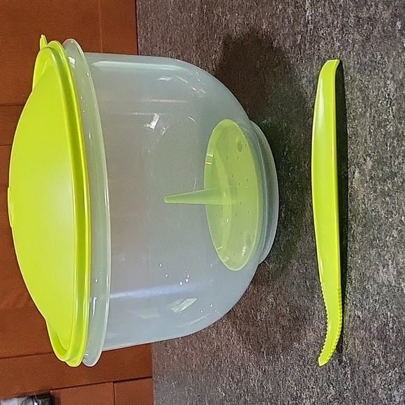 Tupperware Kitchen Lettuce Keeper Poshmark
